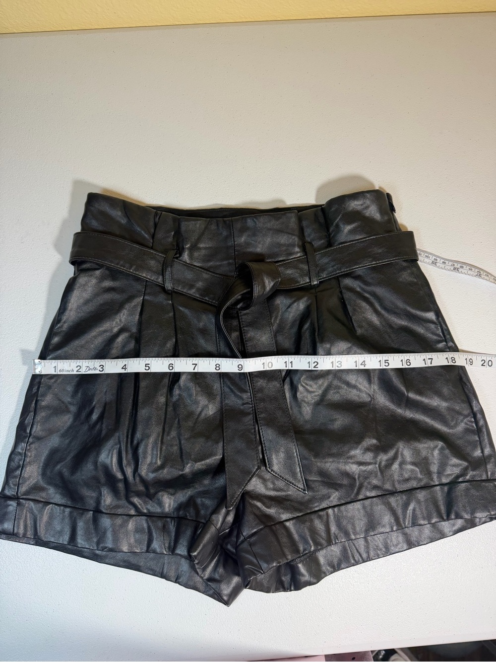 Express Extreme High Rise Faux Leather Paperbag Shorts Black Size 6 NWOT - Picture 5 of 12